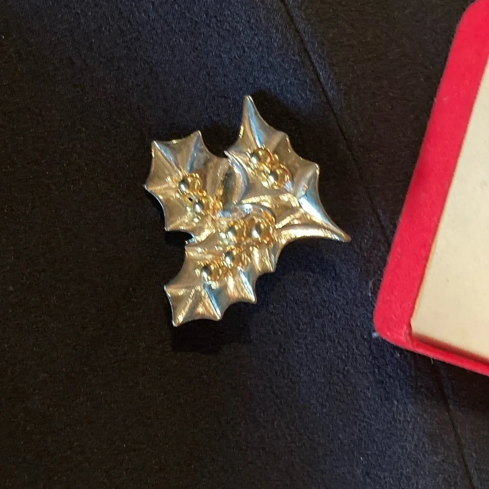 Jennifer Moore  Holly Brooch Silver & Gold Holiday - NWOT